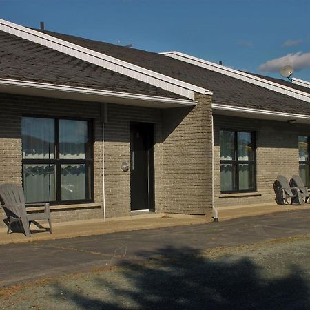Motel Du Canton Valcourt Esterno foto