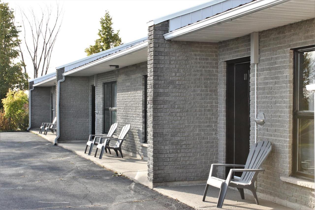 Motel Du Canton Valcourt Esterno foto
